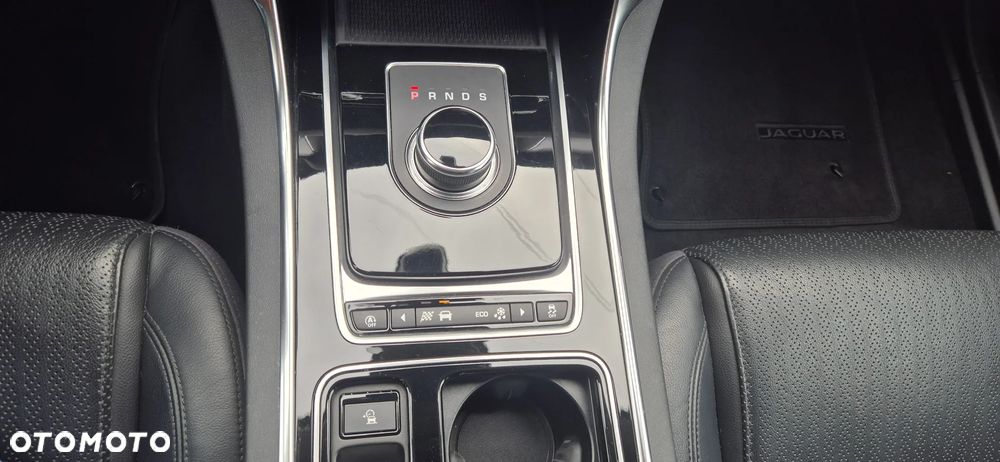 Jaguar XF 2.0 T R-Sport - 15