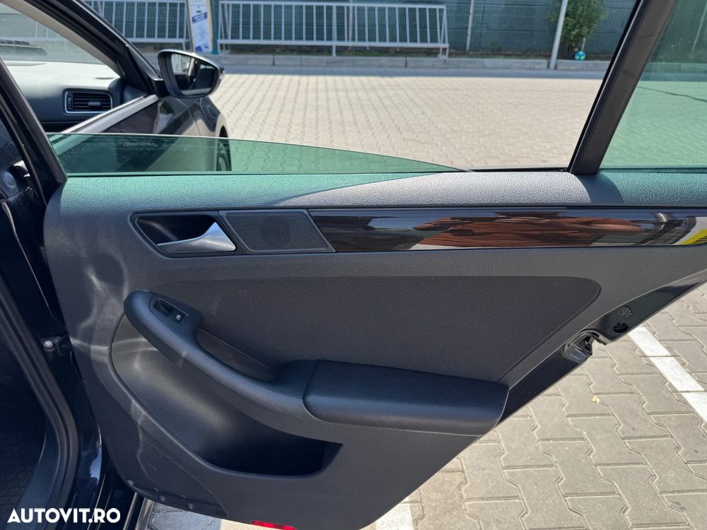 Volkswagen Jetta 2.0 TDI Comfortline - 18