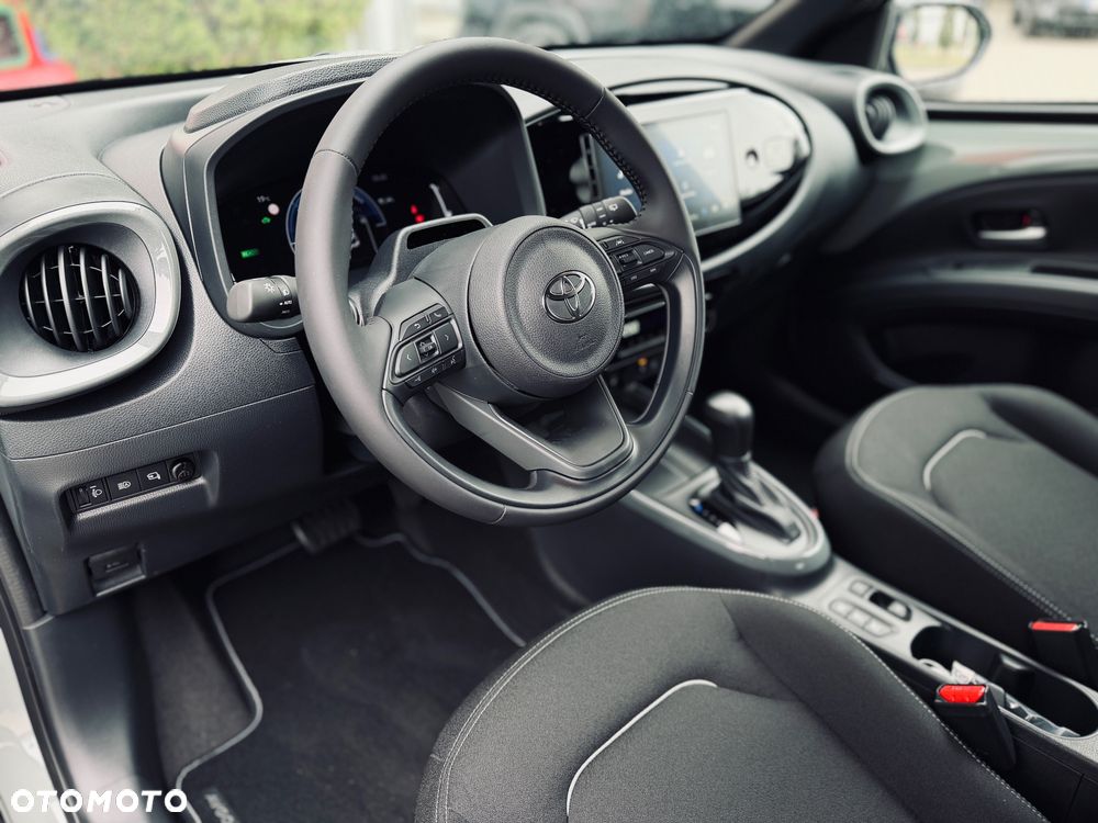 Toyota Aygo X Hybrid 1.5 Style e-CVT - 12