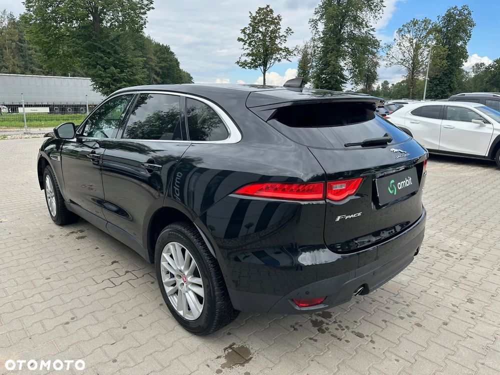 Jaguar F-Pace - 8