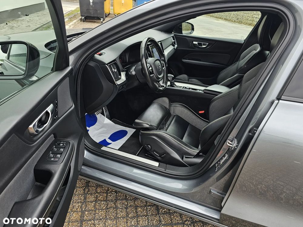 Volvo V60 D3 Geartronic R-Design - 28