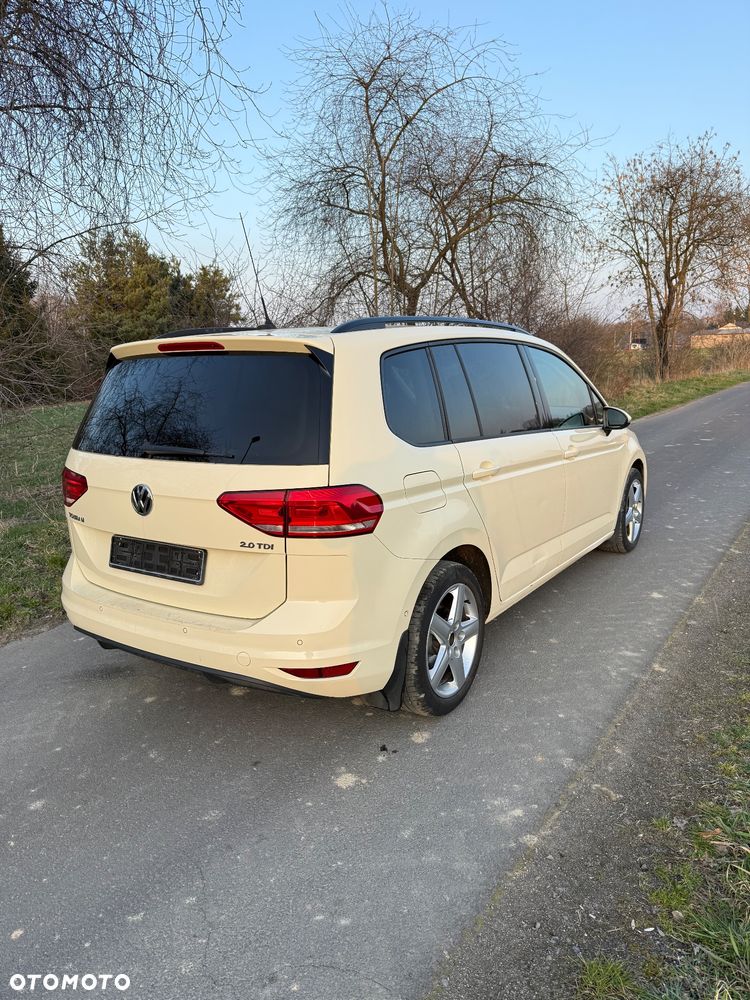 Volkswagen Touran - 4