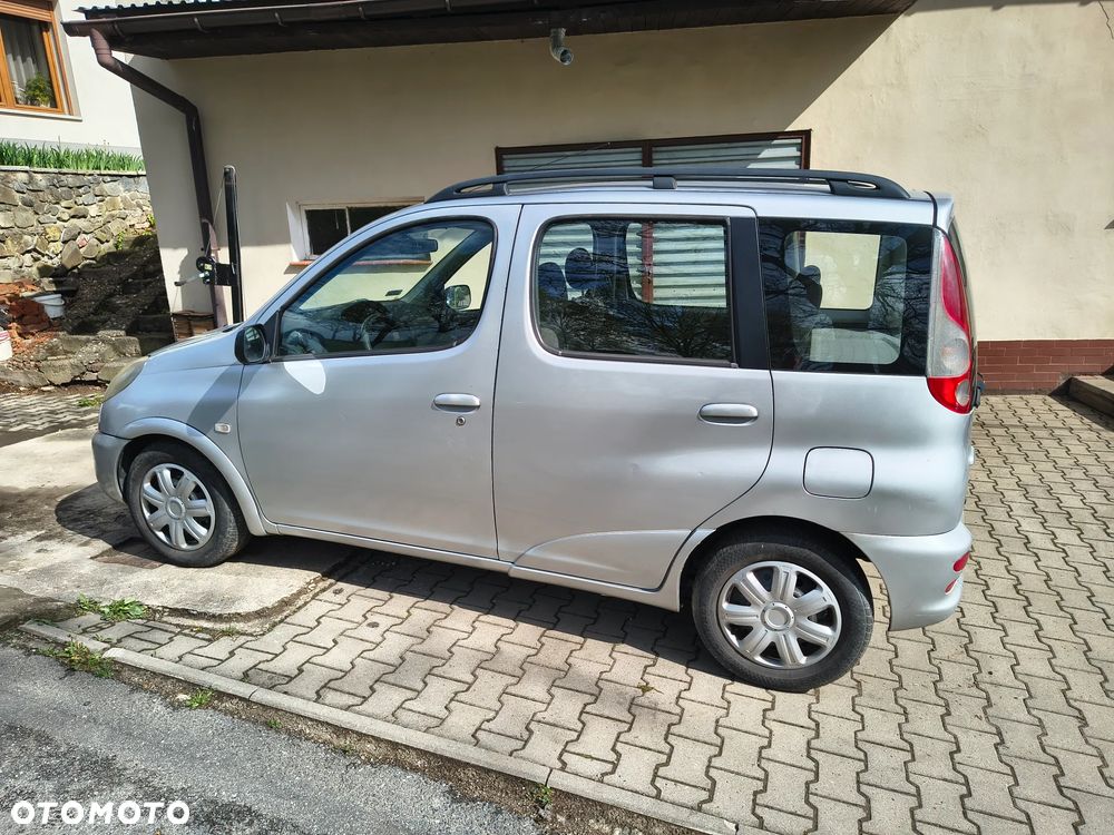Toyota Yaris Verso 1.3 Sol - 1