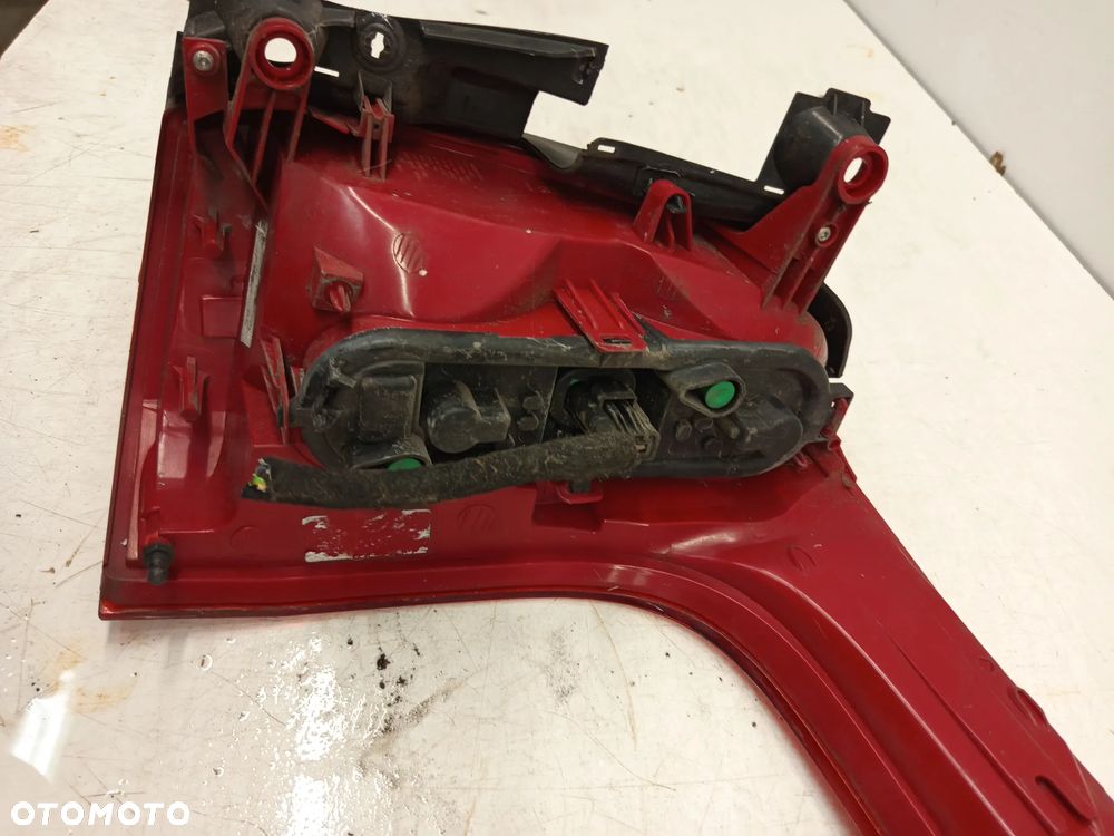 + LAMPA TYL TYLNA LEWA PEUGEOT 5008 - 9