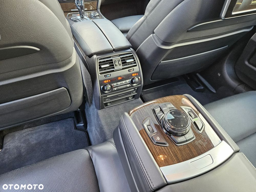 BMW Seria 7 750i xDrive Edition Exclusive - 12