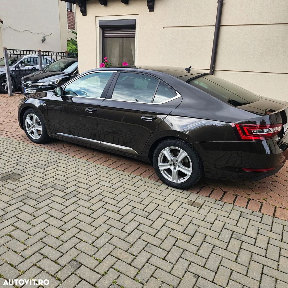 Skoda Superb 2.0 TDI DSG 4X4 Laurin & Klement - 1