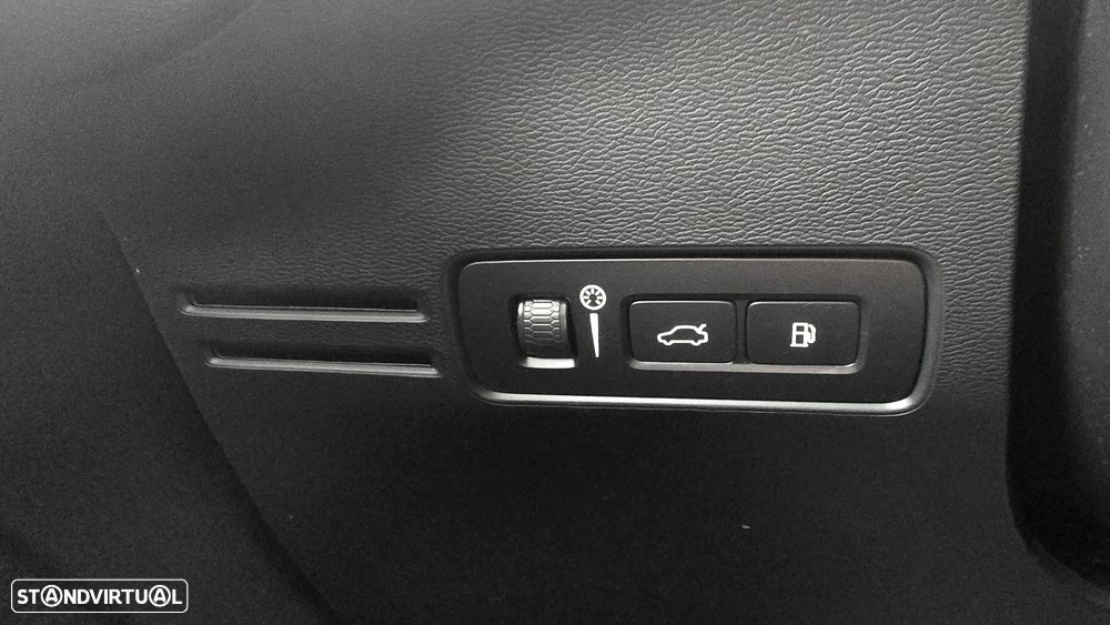 Volvo XC 40 1.5 T5 PHEV Momentum Plus - 39