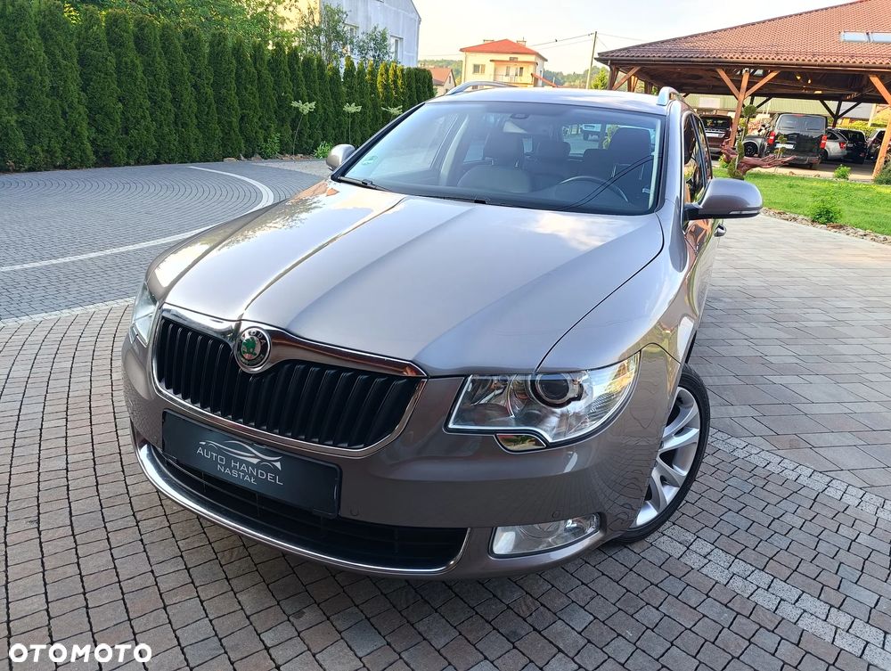 Skoda Superb 2.0 TDI DSG Exclusive - 2