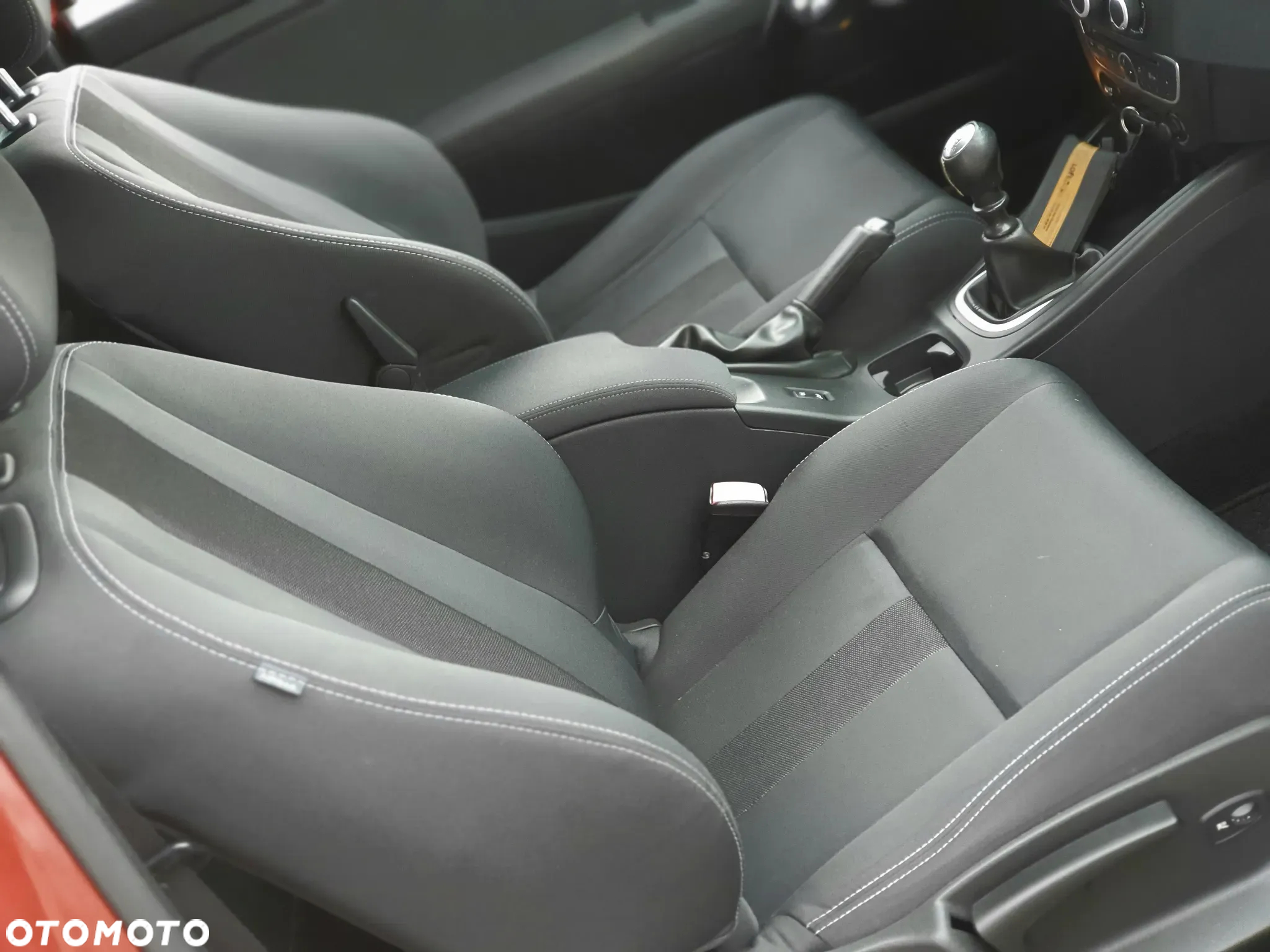 Renault Megane Coupe TCe 130 Bose Edition - 8