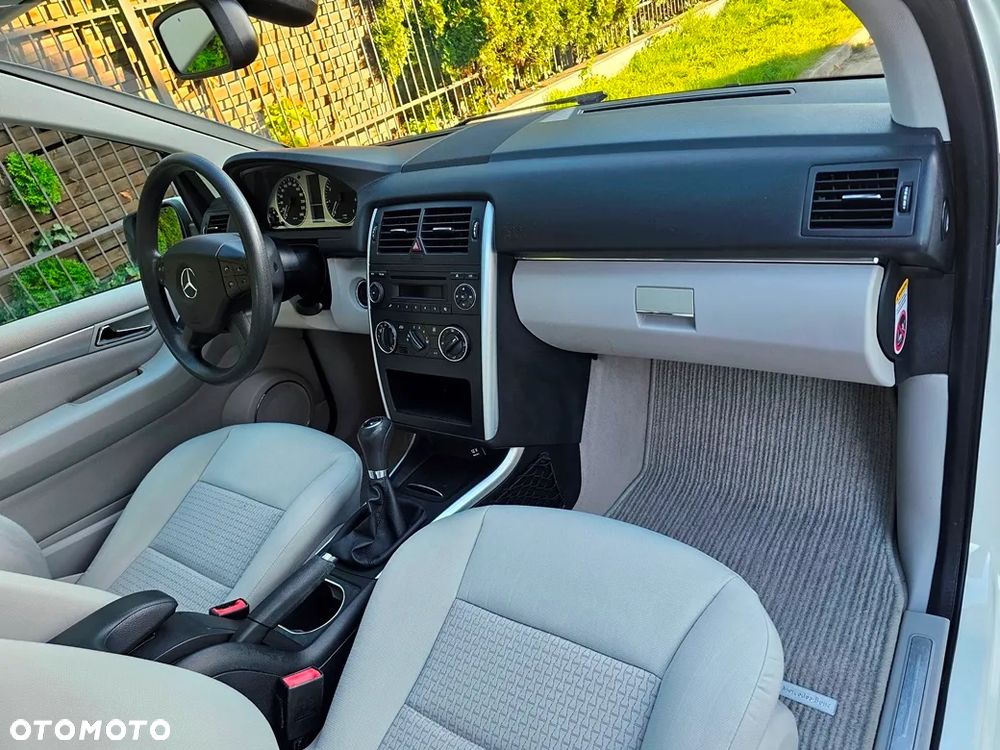 Mercedes-Benz Klasa B 200 Special Edition - 24