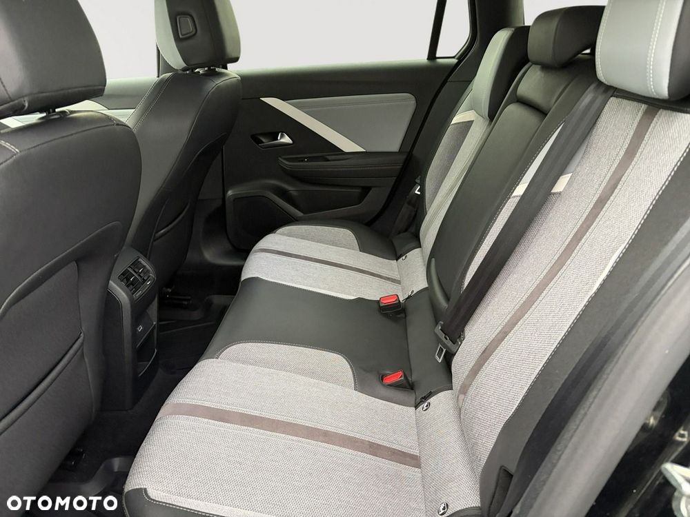 Opel Astra 1.2 T Elegance S&S - 23