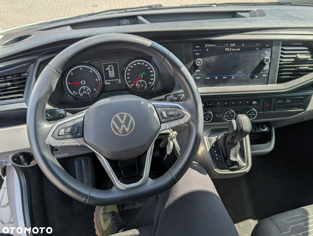 Volkswagen Caravelle - 12