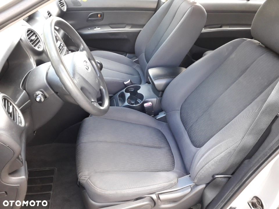 Kia Carens - 39