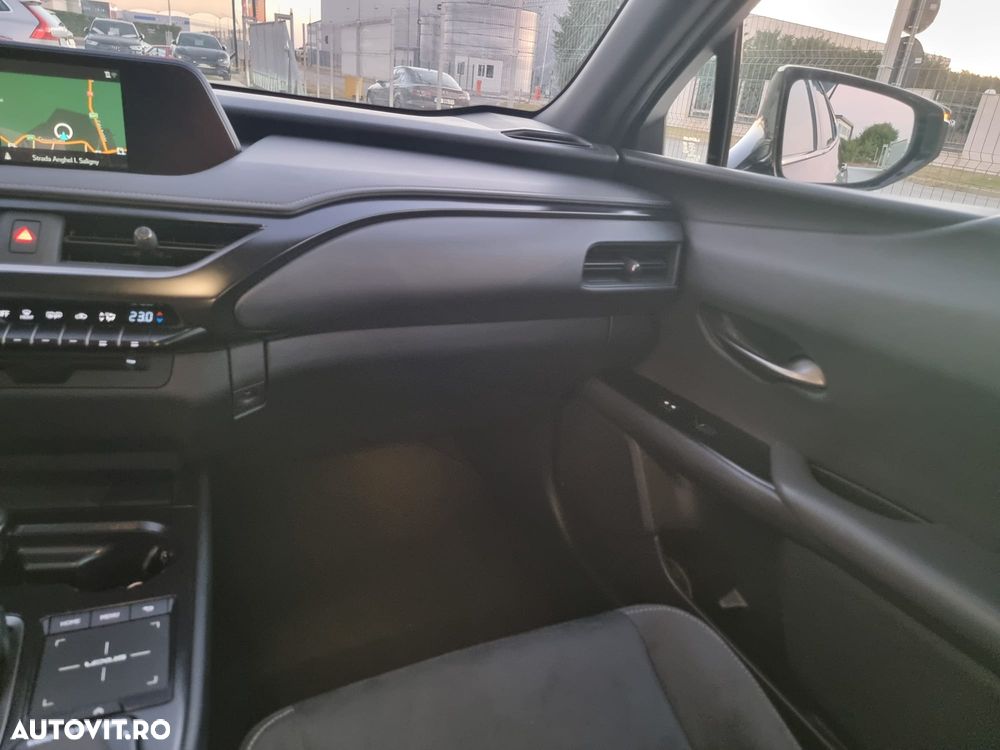 Lexus UX - 33