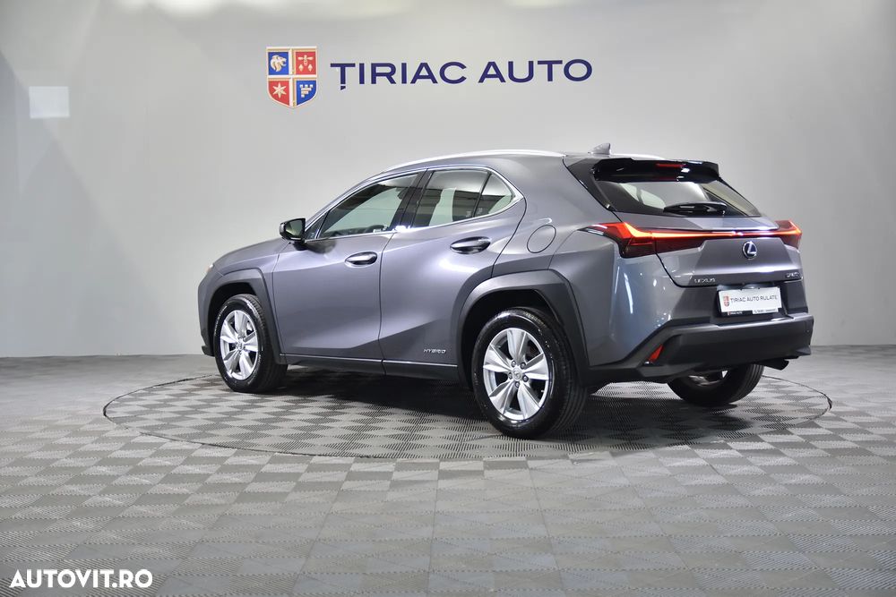 Lexus UX - 3