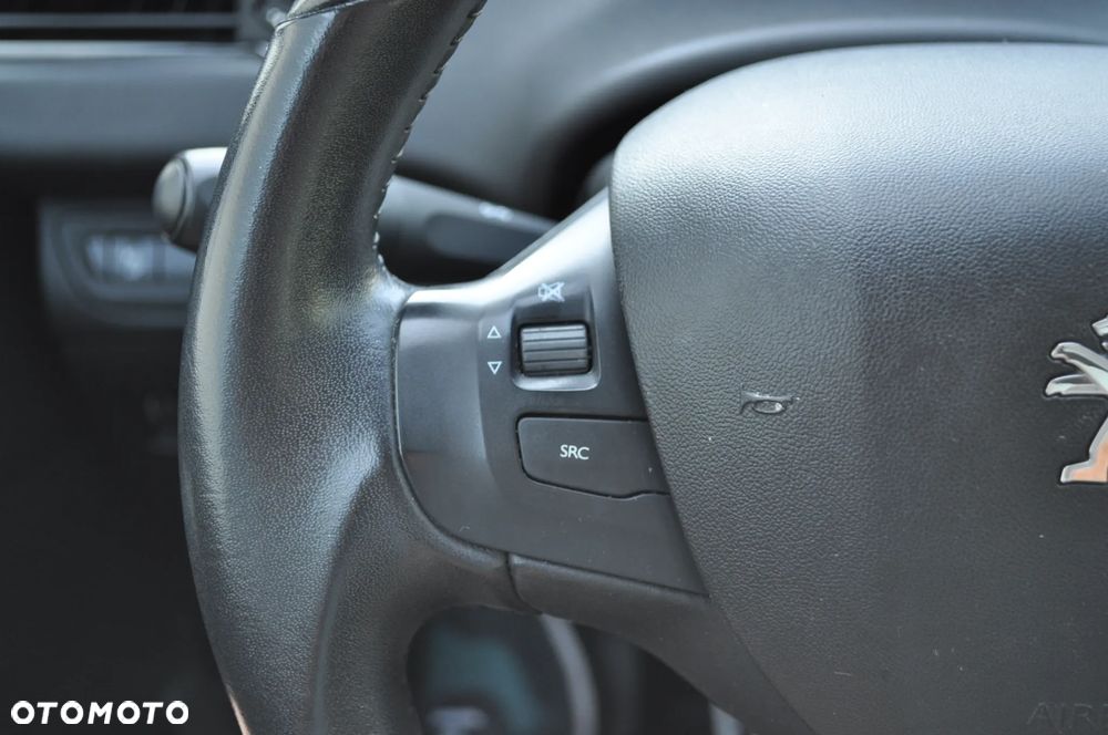 Peugeot 208 - 23