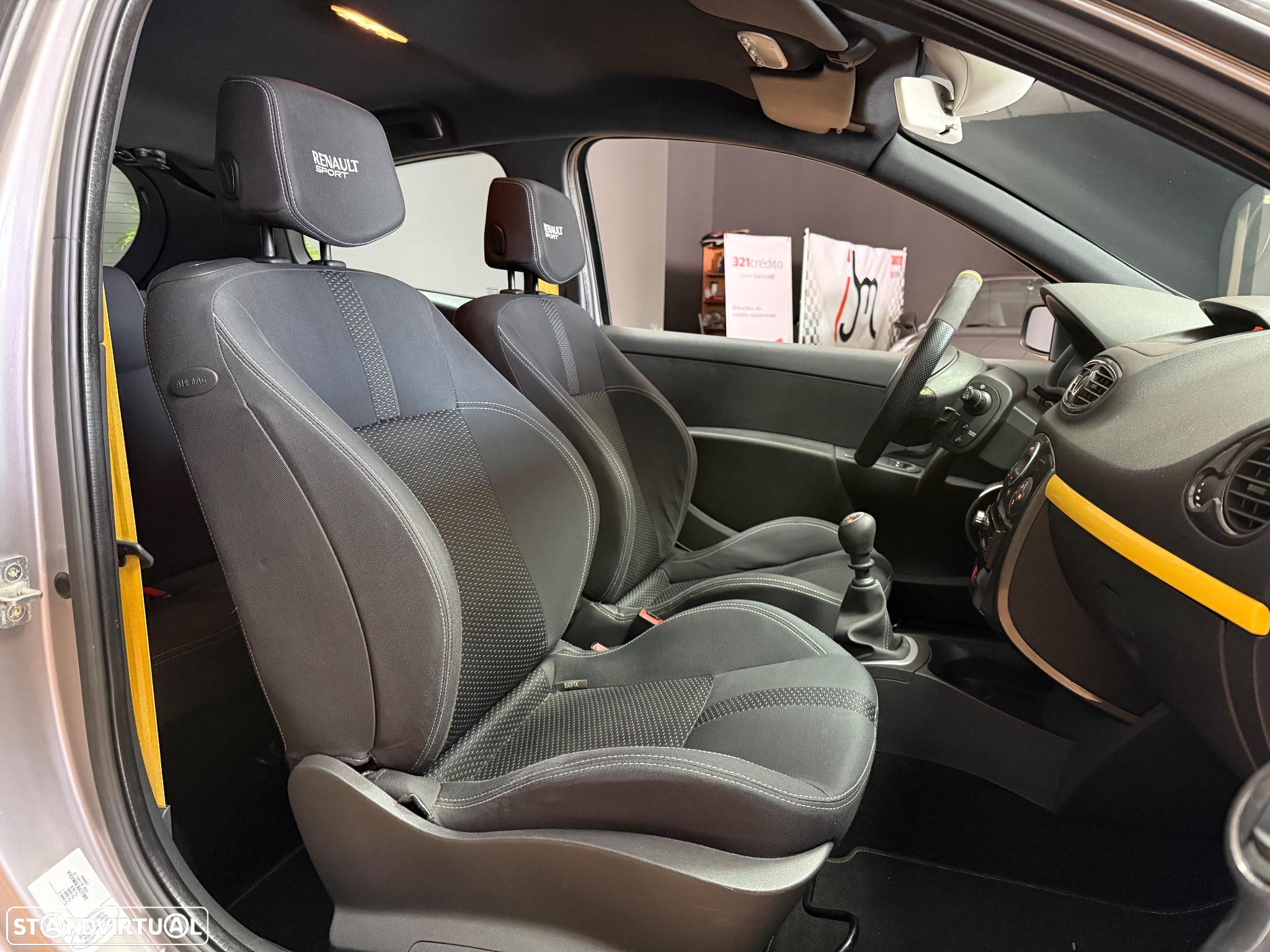 Renault Clio 2.0 16V Sport - 8