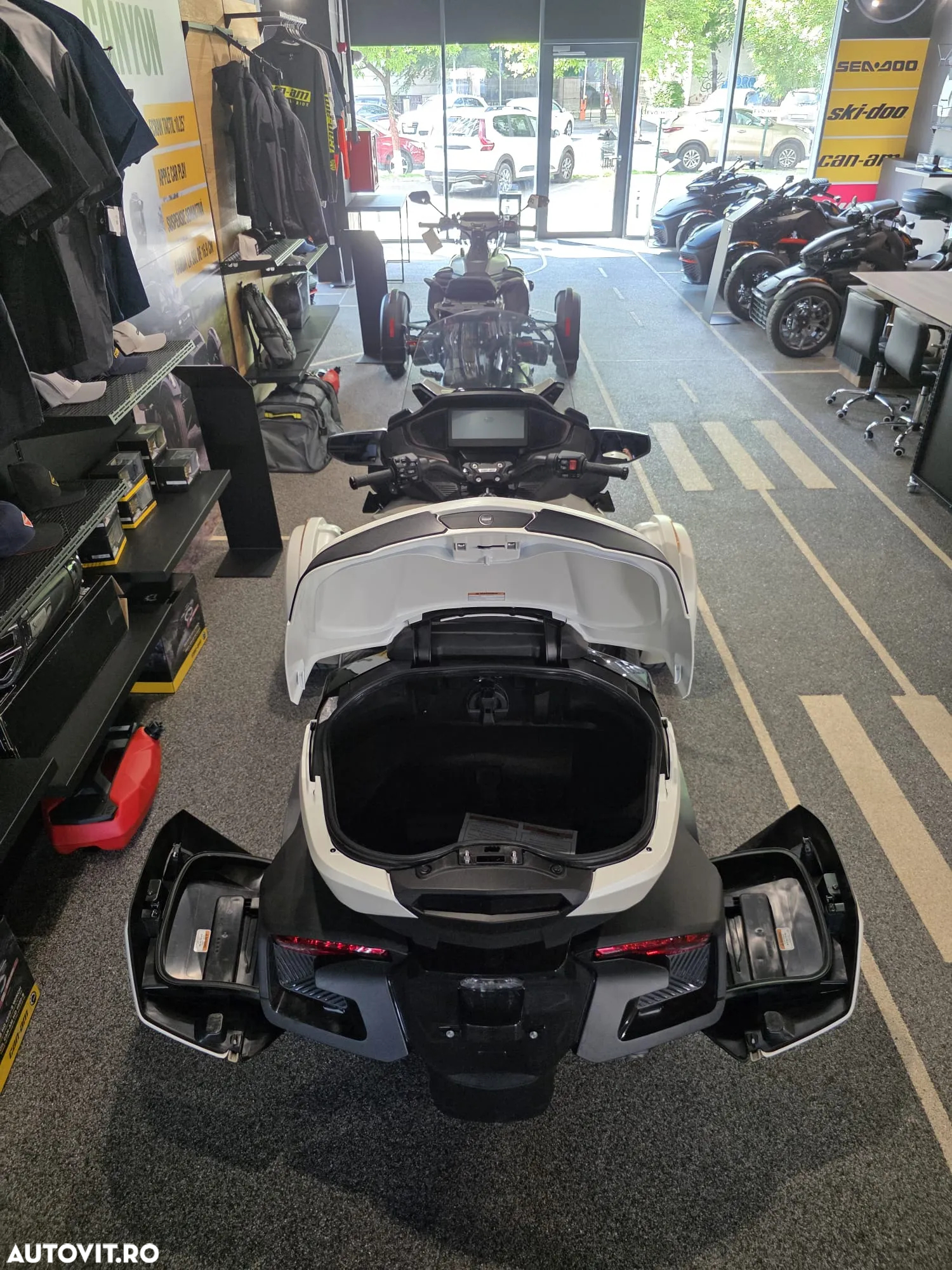 Can-Am Spyder - 2