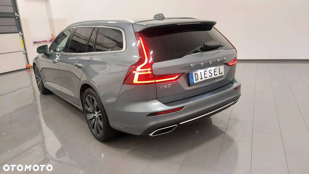 Volvo V60 D4 R-Design - 4