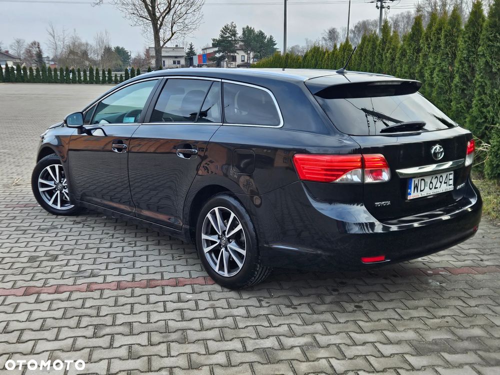 Toyota Avensis 1.8 Premium - 35