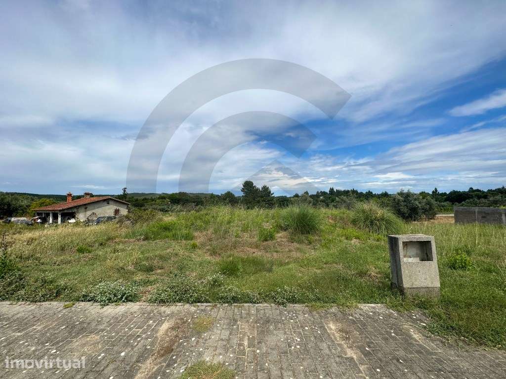 Terreno com viabilidade de construção - Grande imagem: 2/4