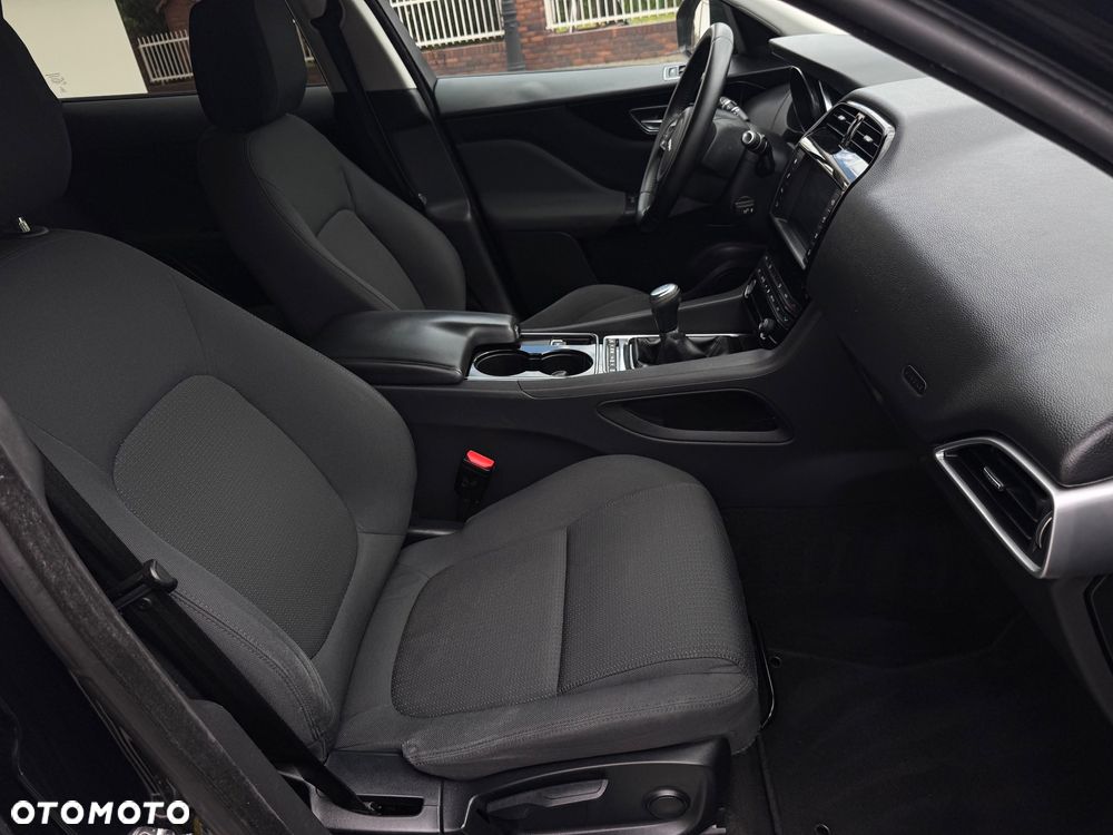 Jaguar F-Pace 20d AWD R-Sport - 20