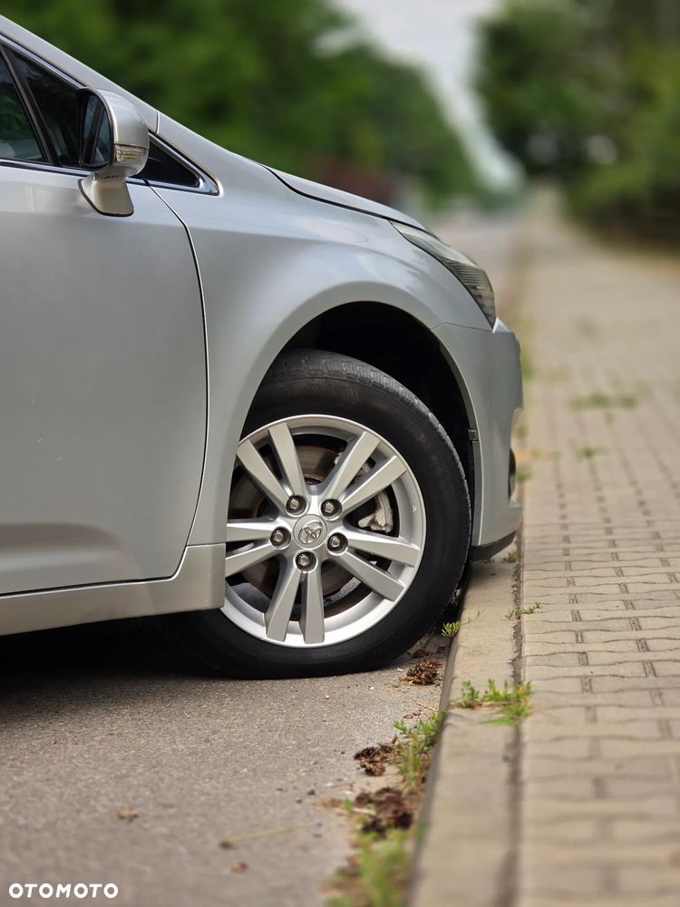 Toyota Avensis 2.0 D-4D Premium - 39