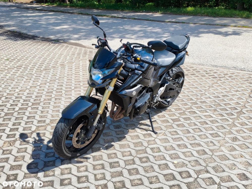 Suzuki GSR - 2