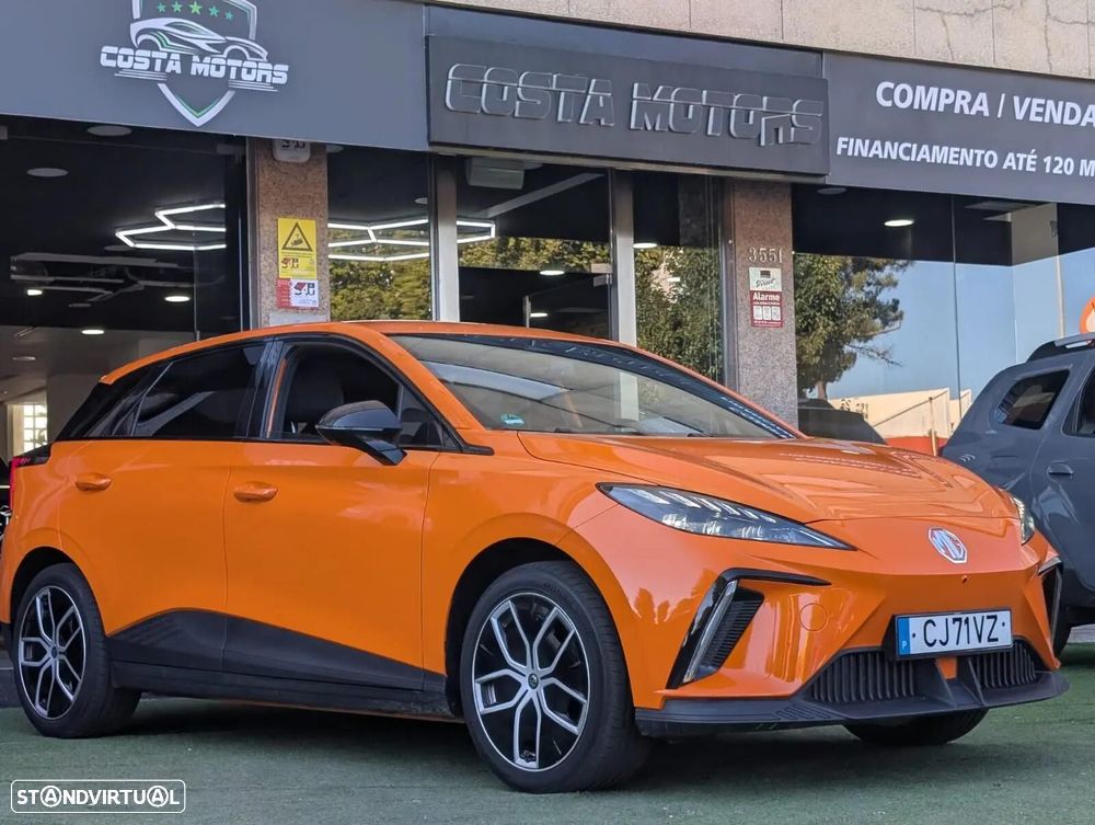 MG MG4 64 kWh Luxury - 2