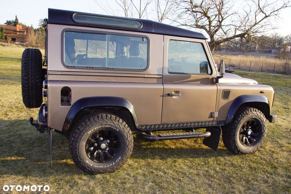 Land Rover Defender - 2