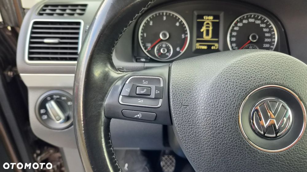 Volkswagen Touran - 19