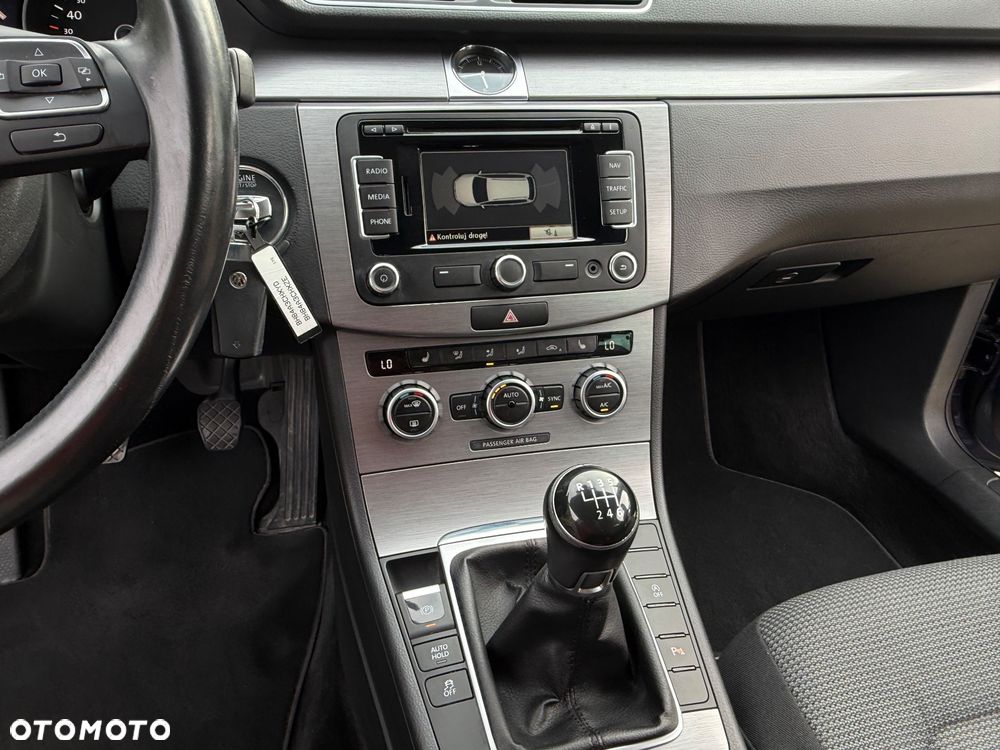 Volkswagen Passat 2.0 TDI Comfortline - 12