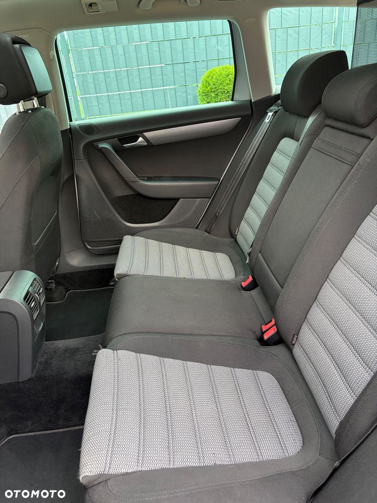 Volkswagen Passat - 14