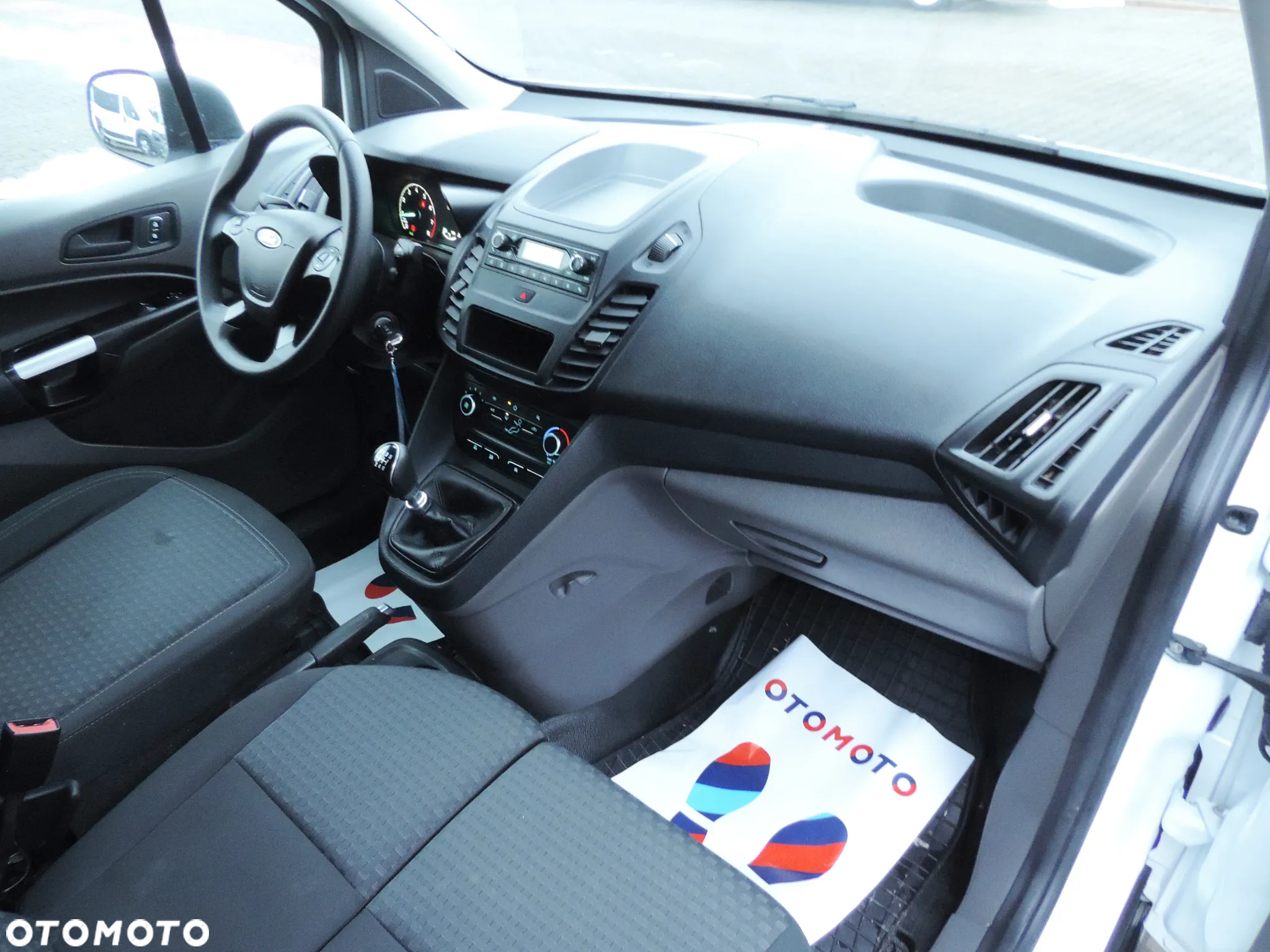 Ford Transit Connect - 12