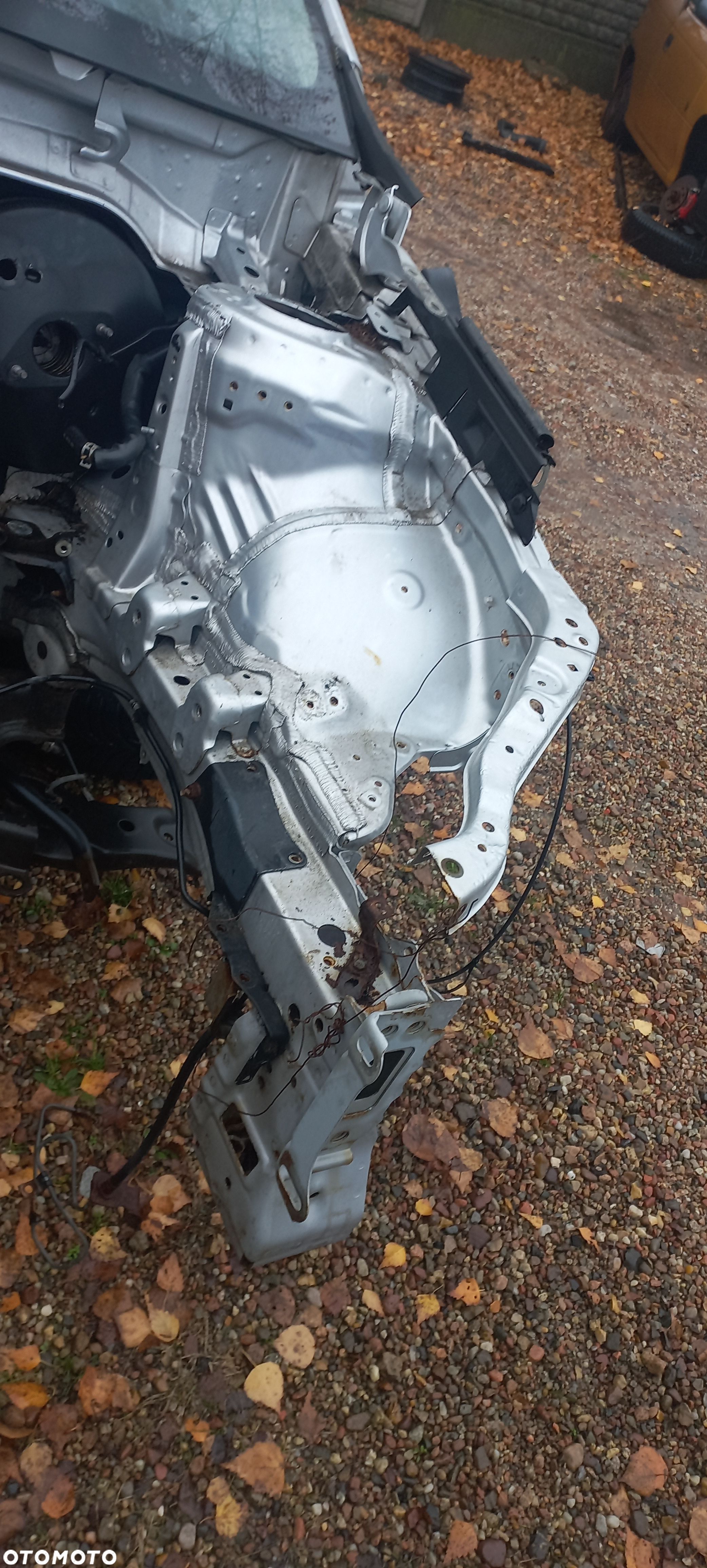 Toyota Avensis Combi T27 1F7 17r podłużnica ćwiartka prawa lewa - 1