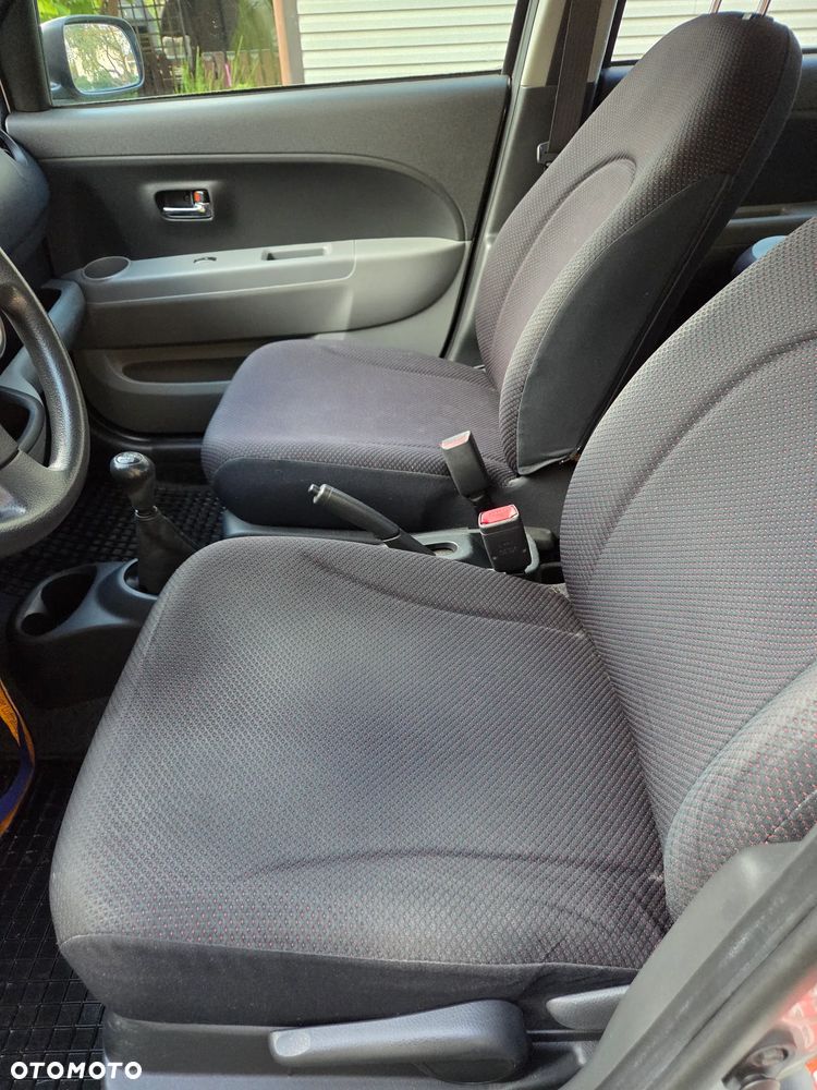 Daihatsu Sirion - 12