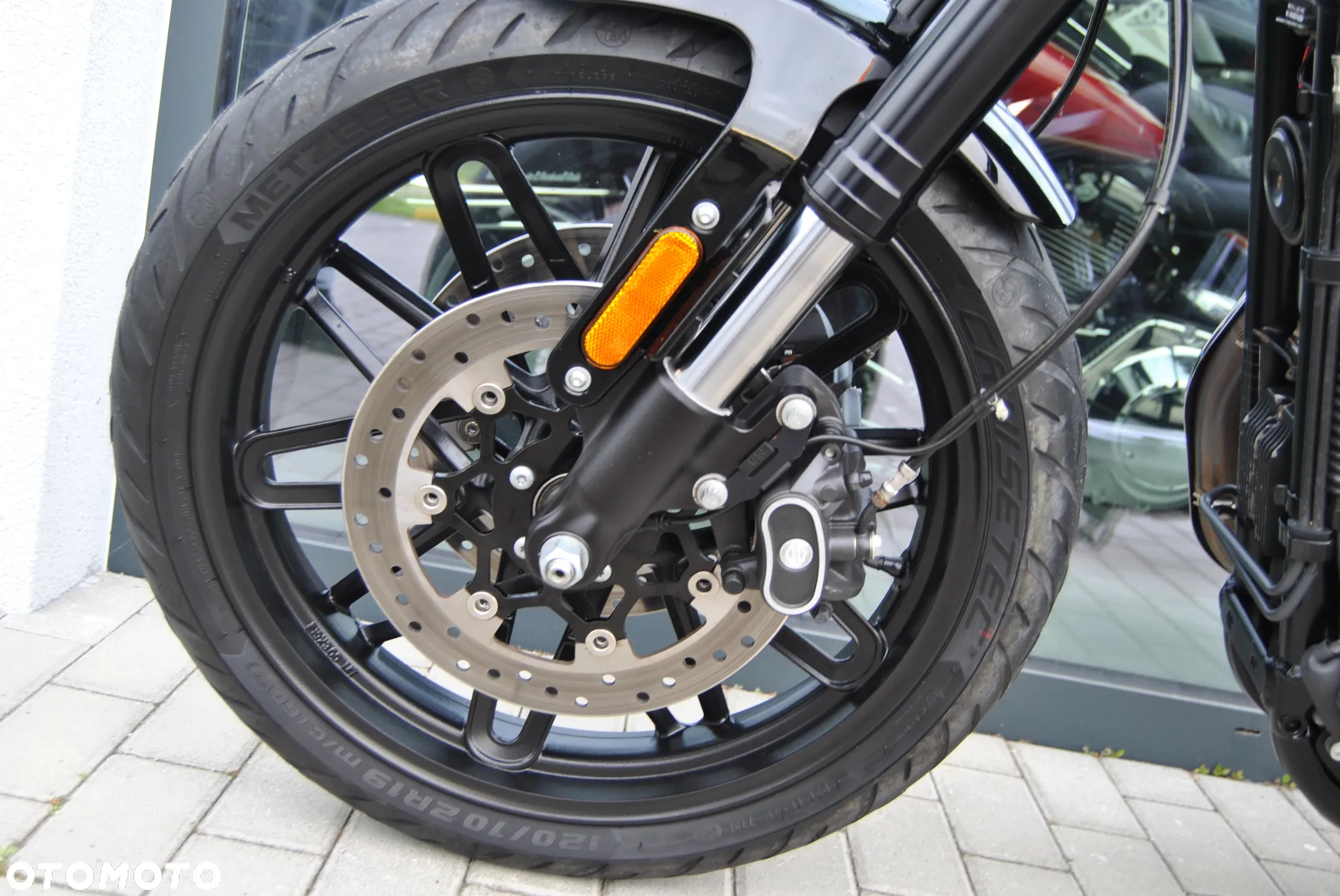 Harley-Davidson Sportster Roadster 1200R - 22