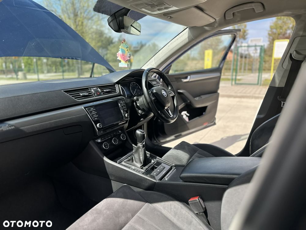 Skoda Superb 2.0 TDI Premium Edition - 9