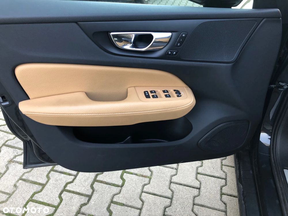 Volvo V60 T6 AWD Momentum Pro - 13