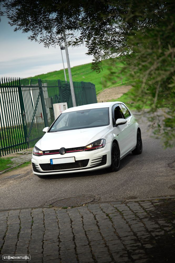 VW Golf GTI BlueMotion - 1