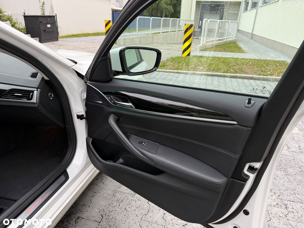 BMW Seria 5 530e iPerformance xDrive Sport Line sport - 17