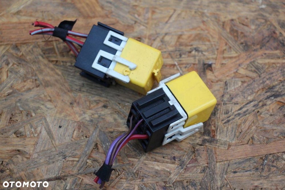 Przekaźnik BMW żółty 1378301 - 1