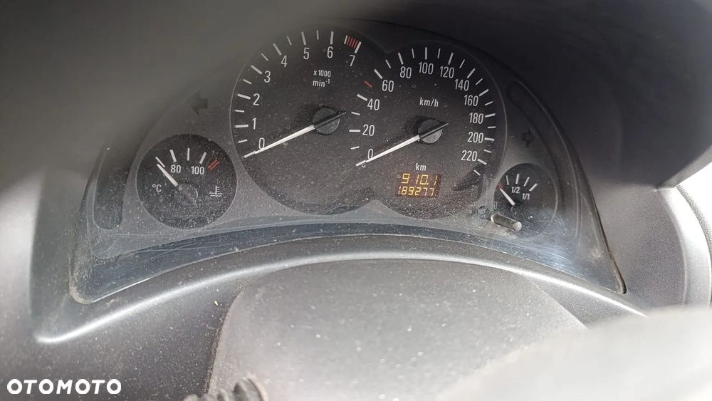 35477 opel corsa c 1.0 12v 58km z10xe na części kod lakieru z20c - 10