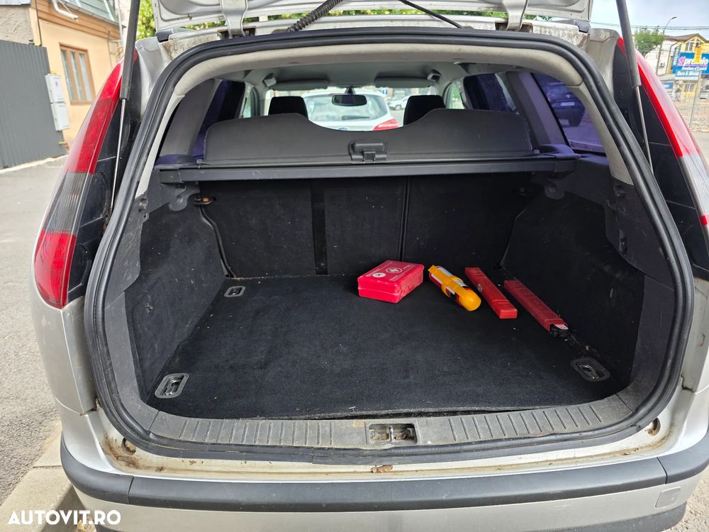 Ford Focus 1.6 TDCi Ghia - 11