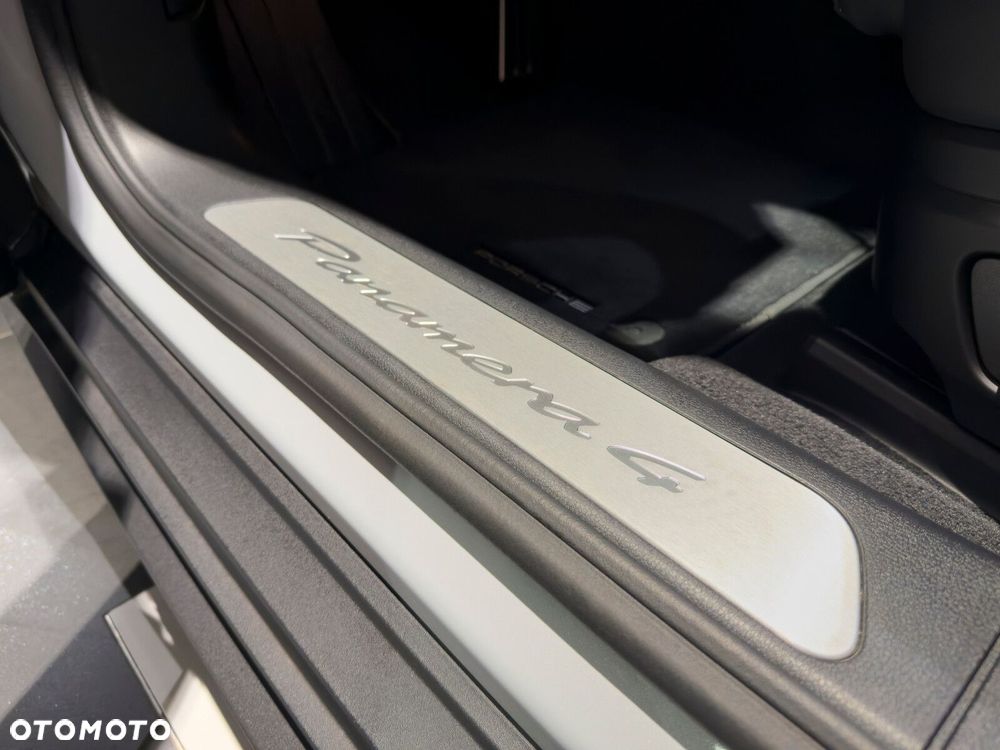 Porsche Panamera - 16