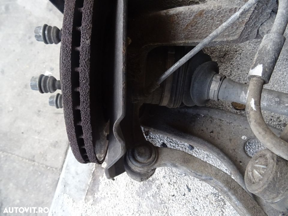 Fuzeta stanga dreapta Volkswagen Transporter T5 2.5 TDI AXD 96 KW 130 CP din 2005 - 2