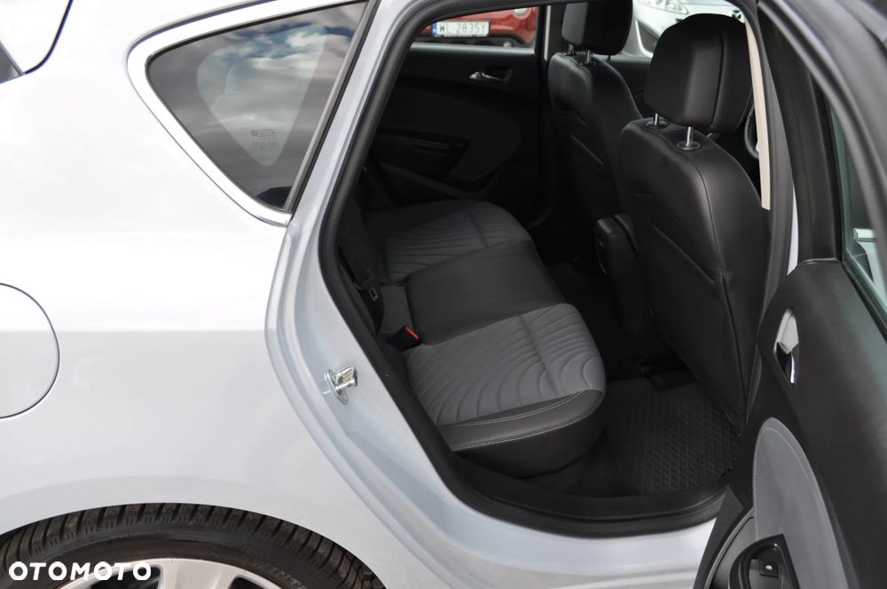 Opel Astra 1.6 Turbo Automatik - 18