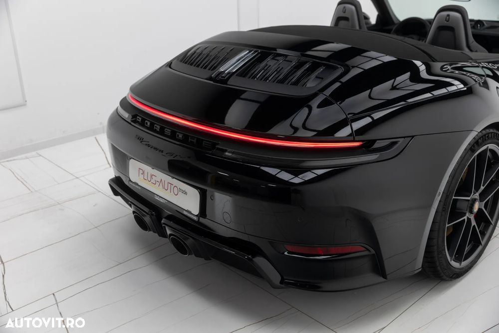 Porsche 911 Carrera GTS PDK - 18