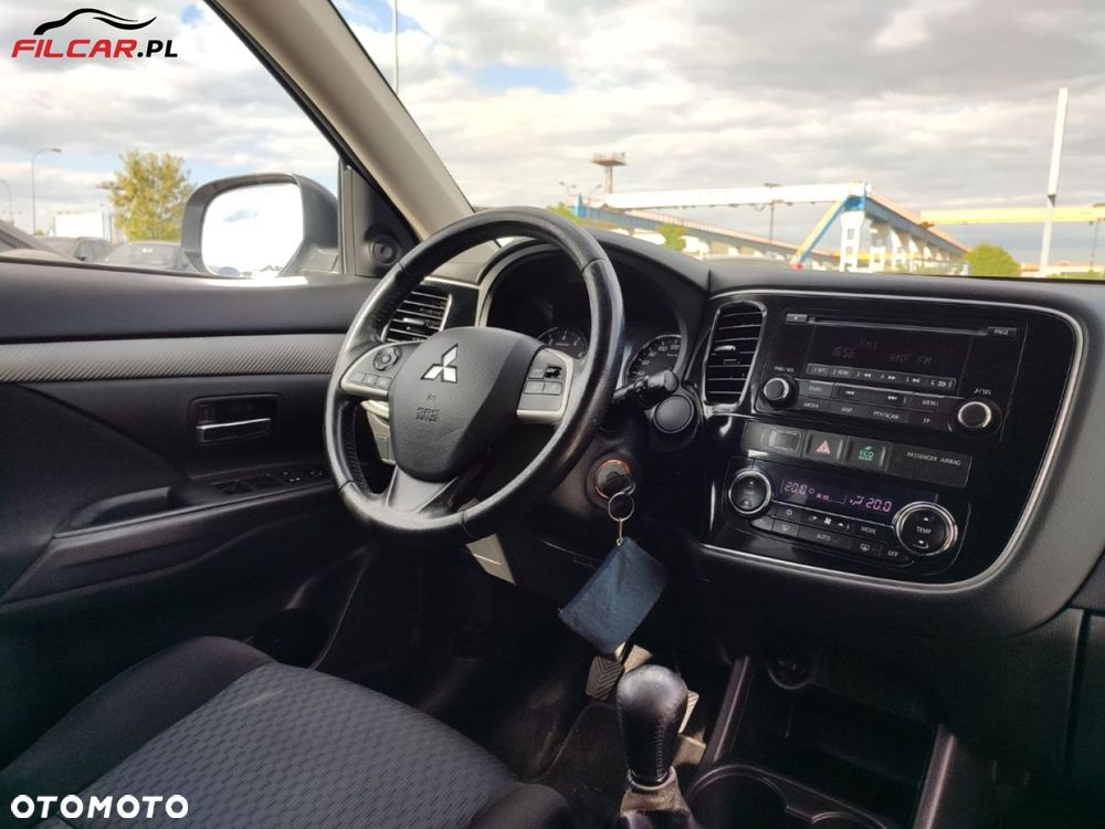 Mitsubishi Outlander - 12