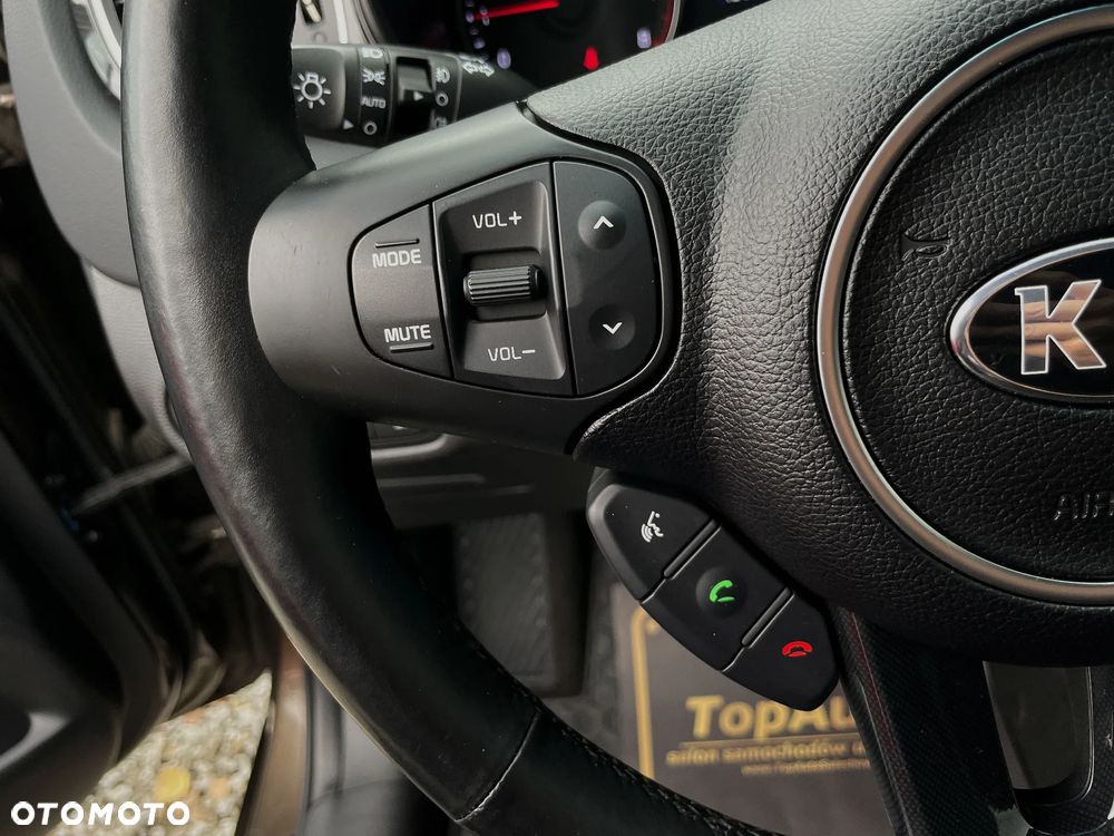 Kia Carens 1.6 GDI Attract - 23